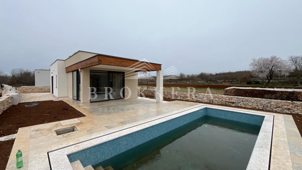 SMALL HOUSE WITH POOL, 60 m2