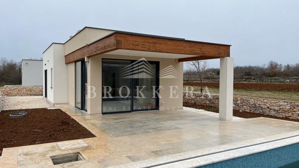 SMALL HOUSE WITH POOL, 60 m2