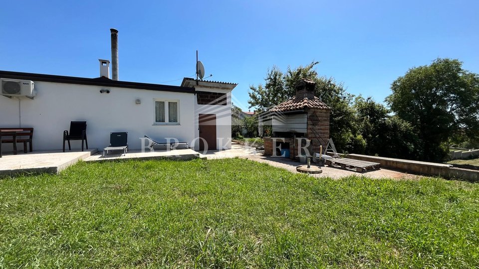 STONE HOUSE WITH ANCILLARY BUILDING IN THE CENTER OF KASTELIR, 200+60 m2