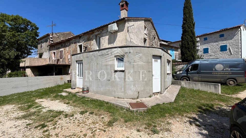 STONE HOUSE WITH ANCILLARY BUILDING IN THE CENTER OF KASTELIR, 200+60 m2