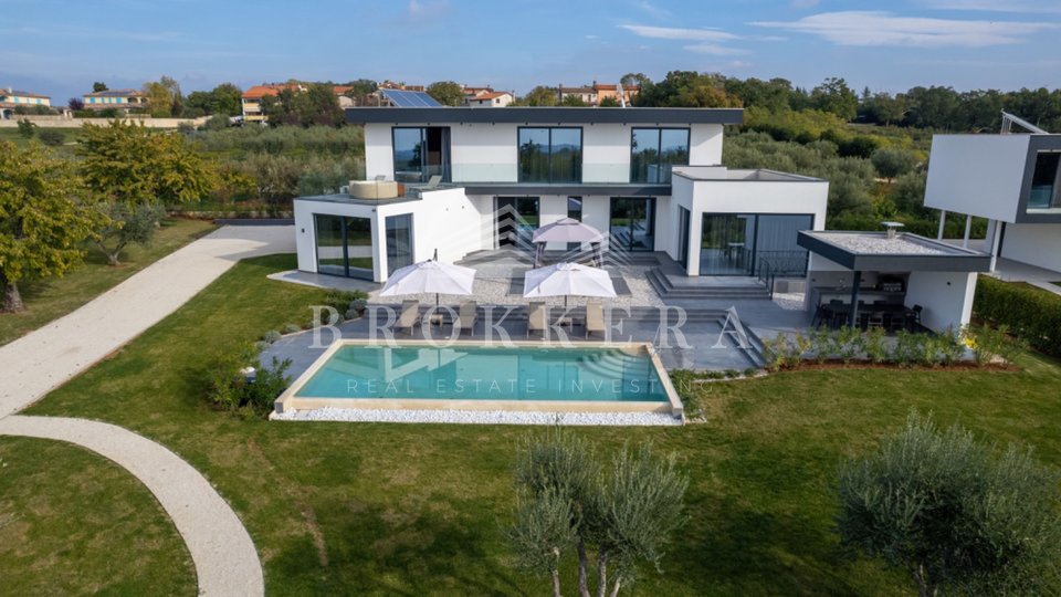 VILLA CON PISCINA, KAŠTELIR, 306 m2