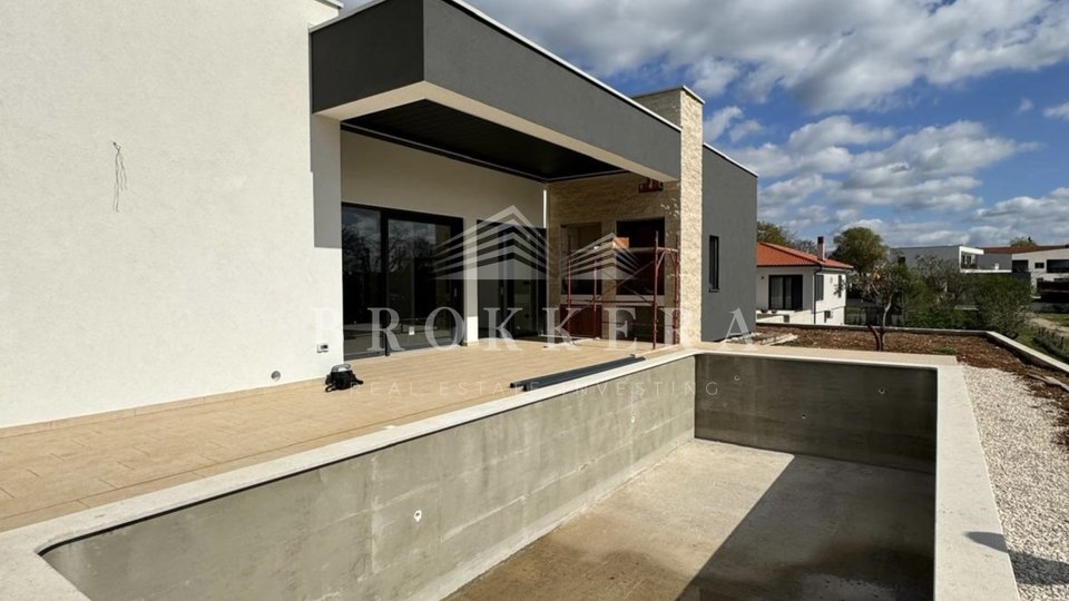 GROUND HOUSE WITH SWIMMING POOL, 130 m2