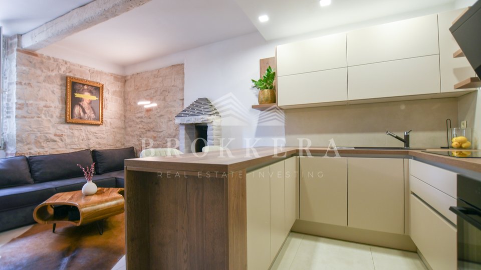 BEAUTIFUL TWO-FLOOR APARTMENT IN THE CENTER OF POREČ, 46 m2