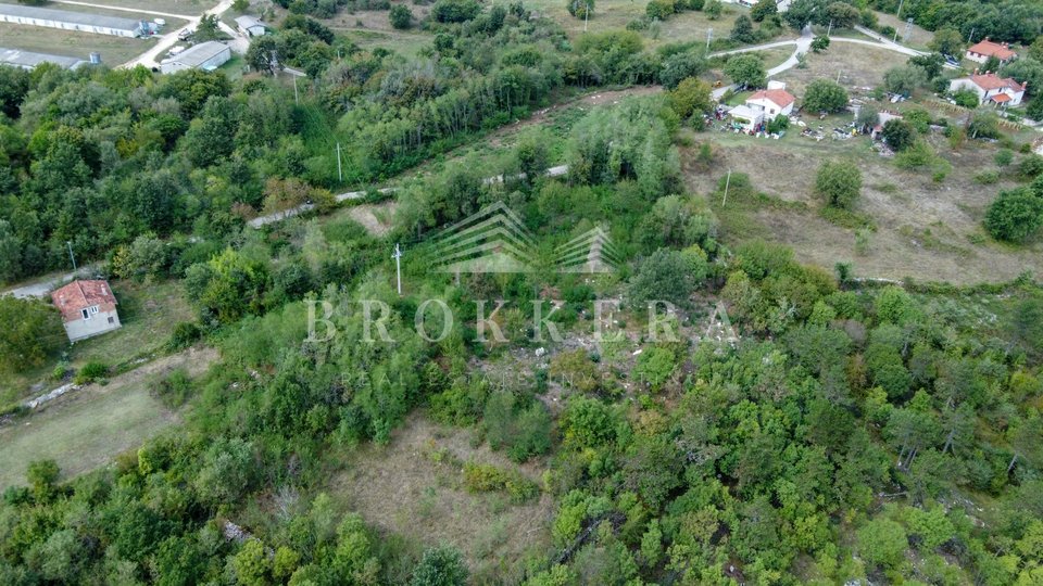 GRAĐEVISNKO ZEMLJIŠTE NA PORDUČJU TINJANA, 3.269 m2