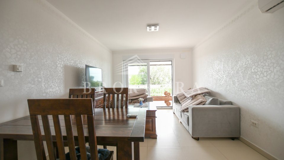 HOUSE WITH FOUR APARTMENTS IN KAŠTELIR, 312 m2